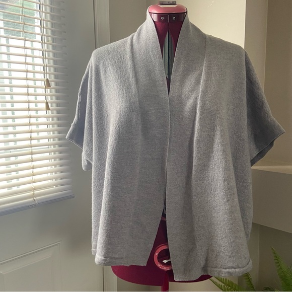 Contemporaine women grey 100% Merino wool short sleeve cardigan. Size XS/S. Used - Picture 6 of 7